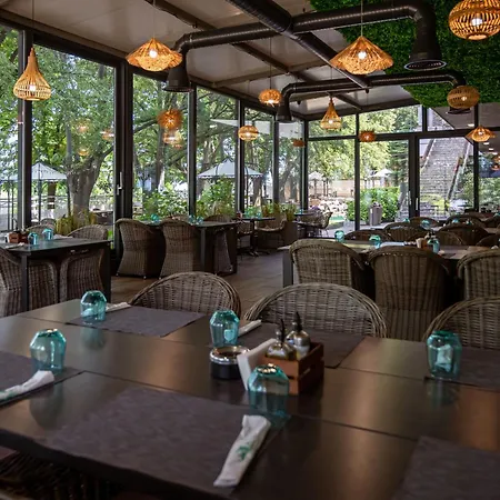 Grand Riga מלון רוסה