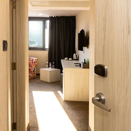 Grand Riga מלון 4*