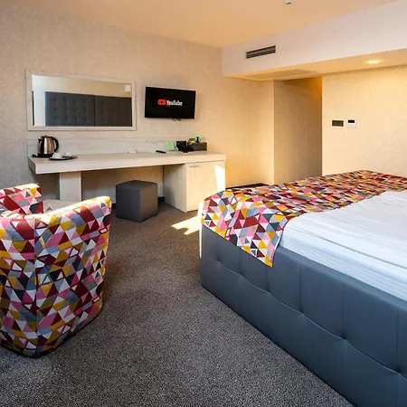 מלון Grand Riga 4*