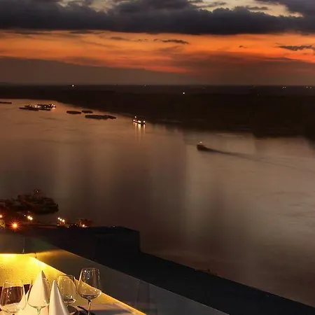 Grand Riga מלון 4*